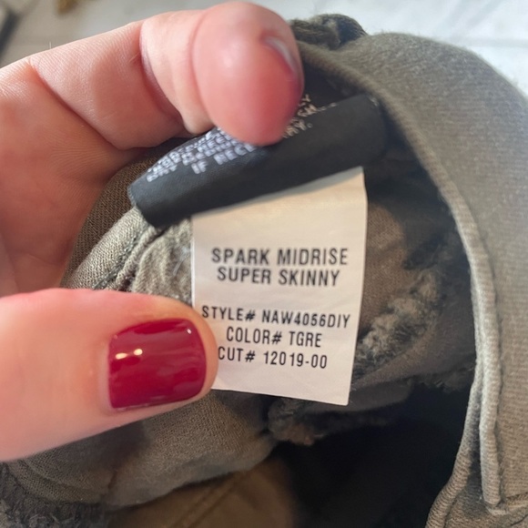 Hudson, 26, Spark Midrise Super Skinny, Olive army green denim stretch jeans - Picture 6 of 6